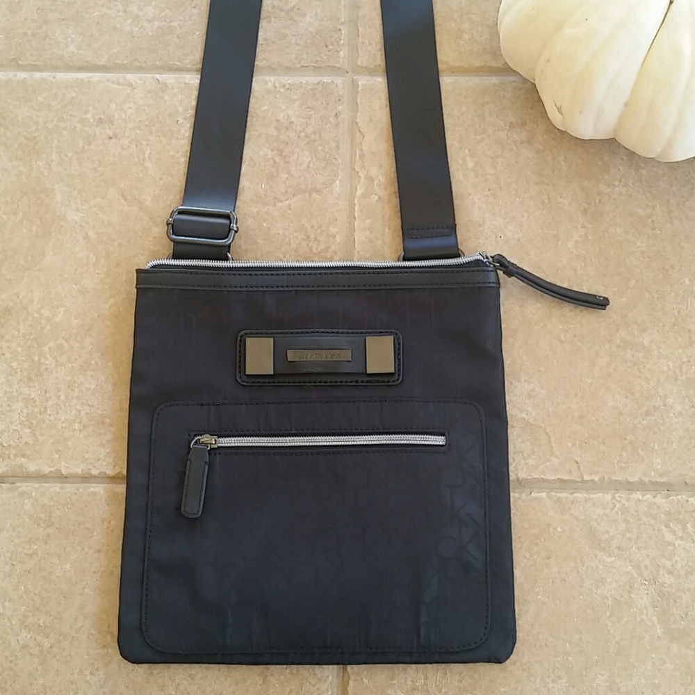 New without tags Calves Klein cross body purse